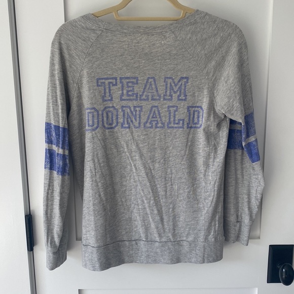 3/$20 Donald Duck shirt Women’s xs - Picture 2 of 3